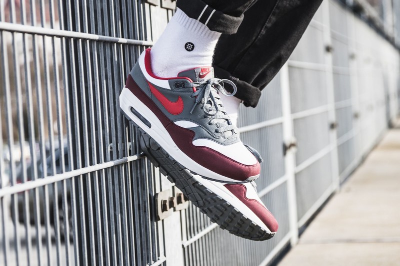 Nike air max 1 best sale white university red cool grey